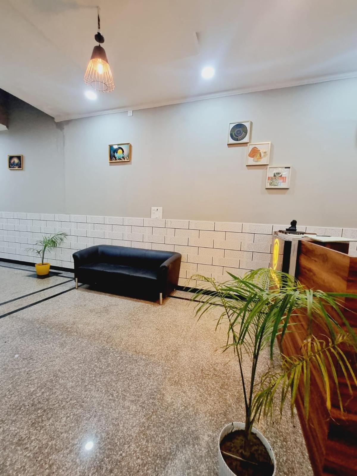 Hotel Solitaire Tower - Top Rated Area- In House Parking Vrindavan Exterior photo